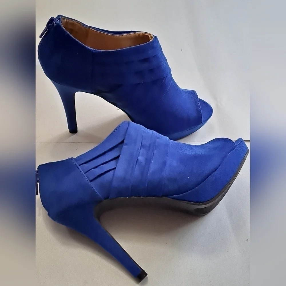 Report Blue Faux Suede Peep Toe Platform Shoes  Size 6